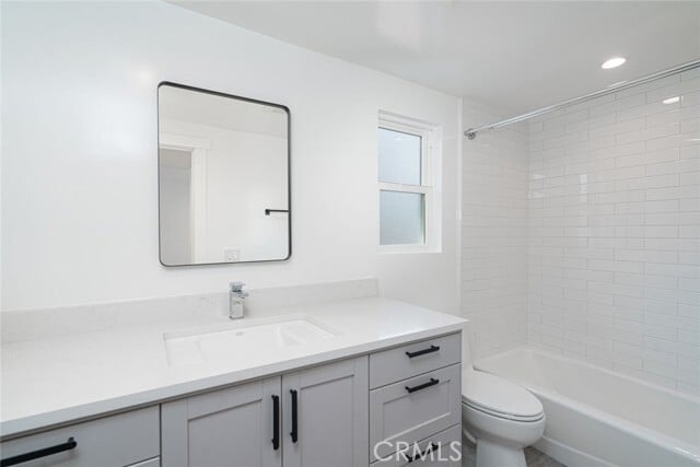 Building Photo - 905 W Balboa Blvd