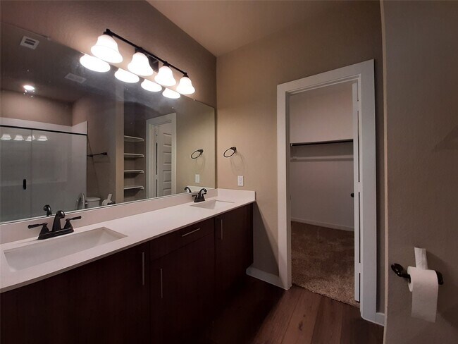Building Photo - 9741 Grosbeak Ln