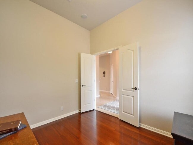 Building Photo - 111 Miss Ashley St