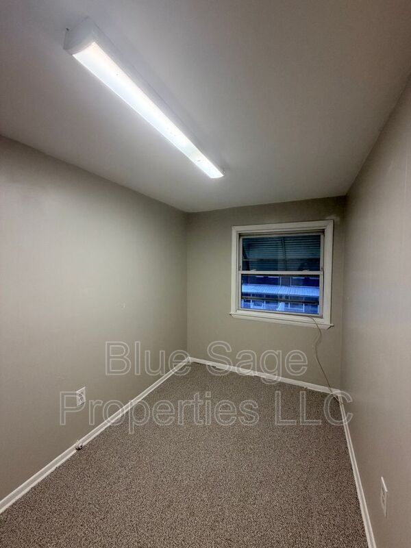 Building Photo - 3403 Township Line Rd