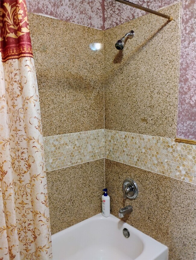 Building Photo - 9788 Clarewood Dr