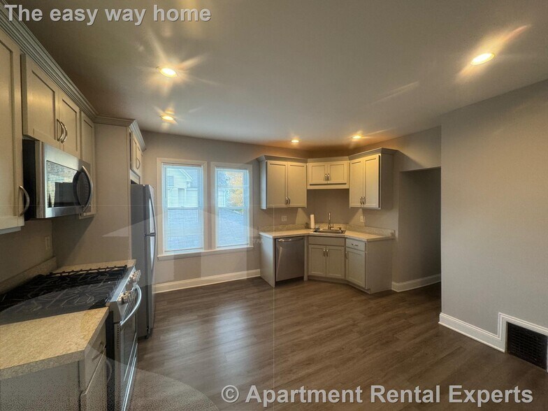 Building Photo - 103 Webster St