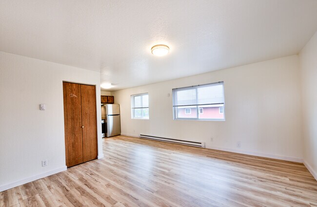 Building Photo - 225 Peterson Dr