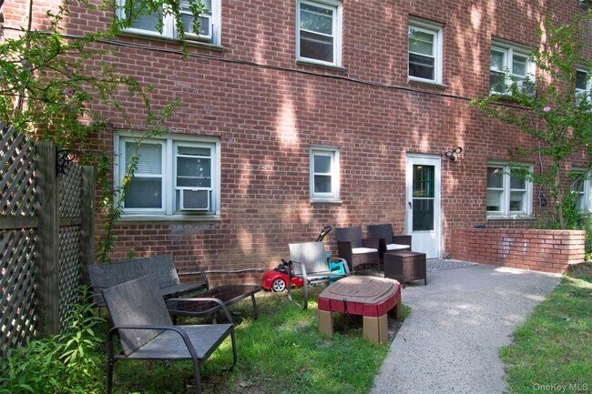 Building Photo - 140 N Broadway