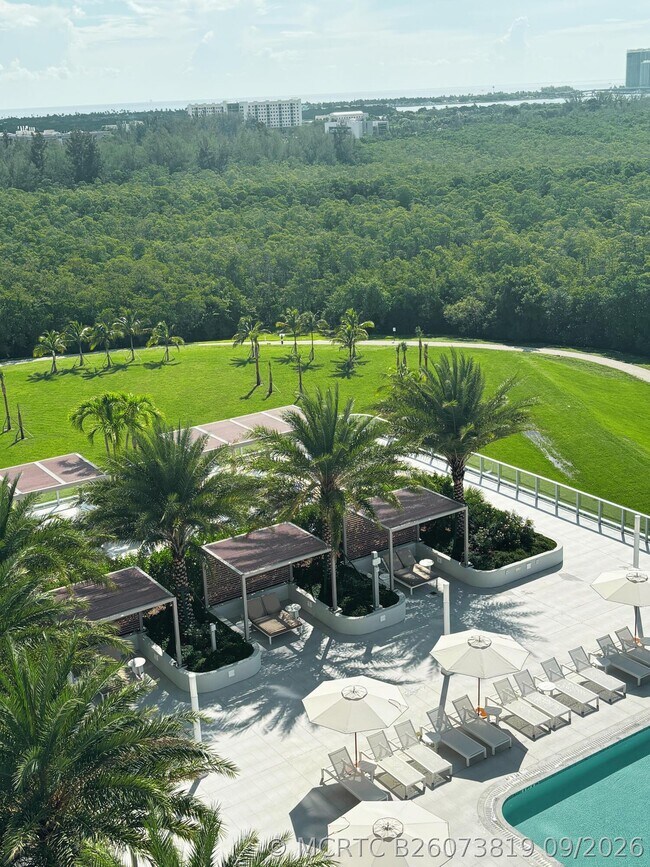 Building Photo - 2411 Laguna Cir