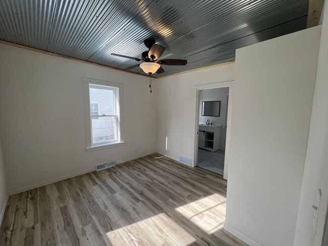 Building Photo - Click the “Apply Now” button or email wapmrentals@gmail.com for a prompt response.