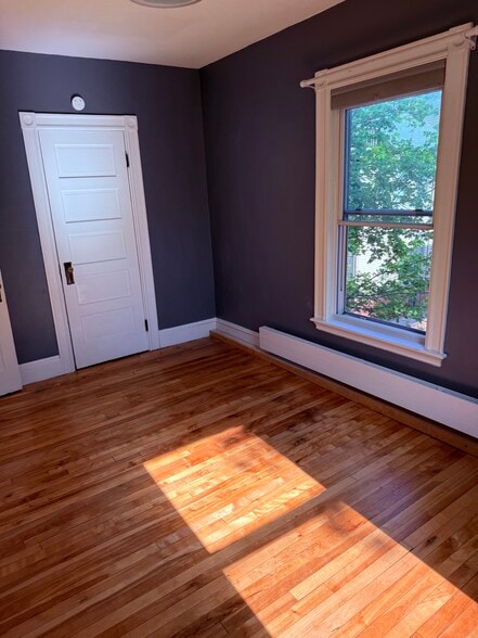 Bed 2 - 78 Mellen St
