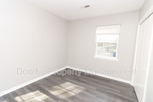 Building Photo - 6619 Fairview Rd