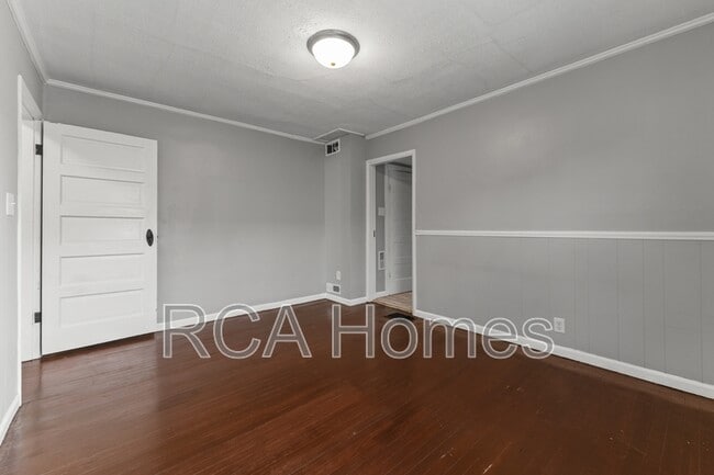 Building Photo - 1009 E Raymond St