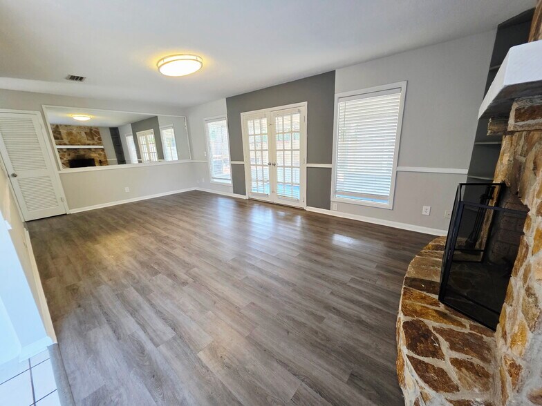 Building Photo - 11548 E Ride Dr