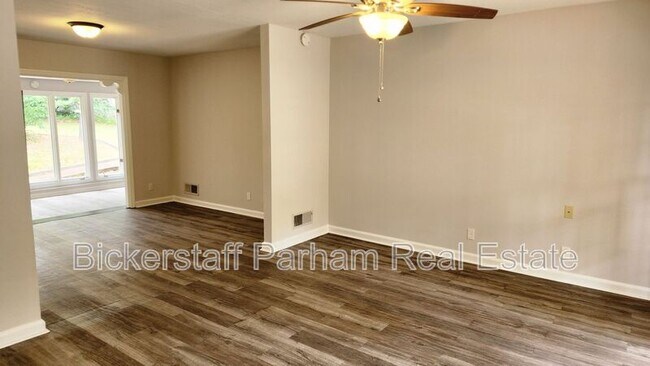 Building Photo - 3814 Meadowcliff Dr
