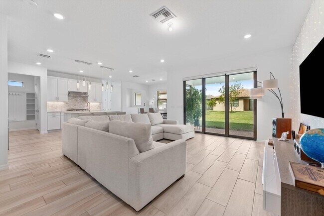 Building Photo - 4757 Roldan Ct