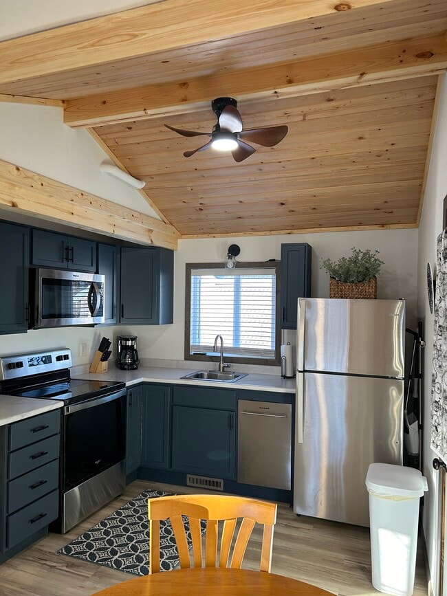 Building Photo - 1006 Irvine Ave NW