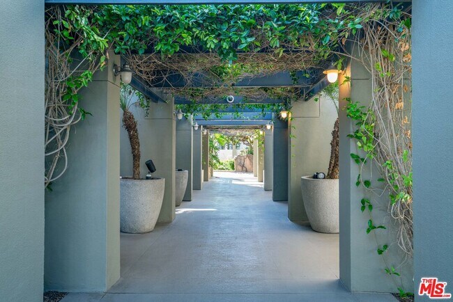 Building Photo - 13044 Pacific Promenade