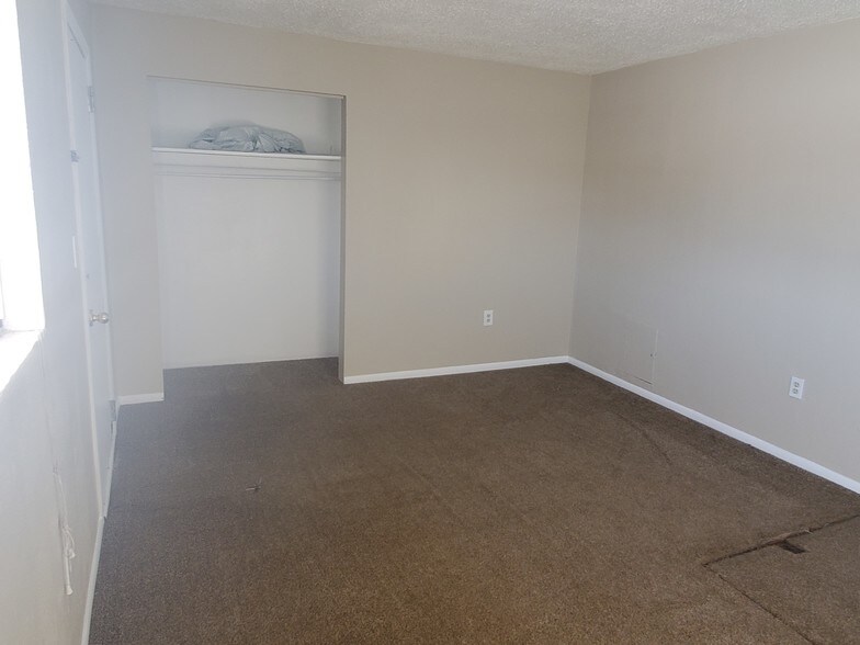 Building Photo - 610 Dahlia St