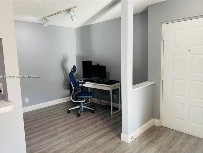 Building Photo - 10450 SW 157th Ct