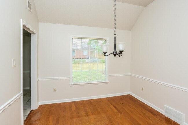 Building Photo - 4111 Meadow Ct Dr