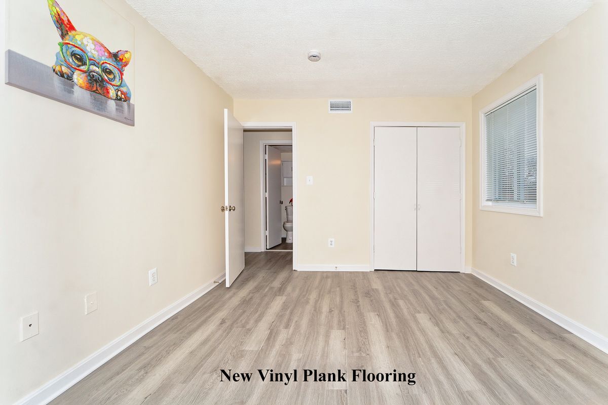 Building Photo - 14 Halley Pl SE