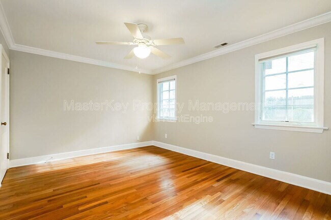 Building Photo - 3401 White Oak Rd