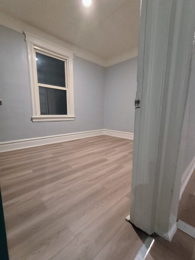 Building Photo - 27 Linden Ave