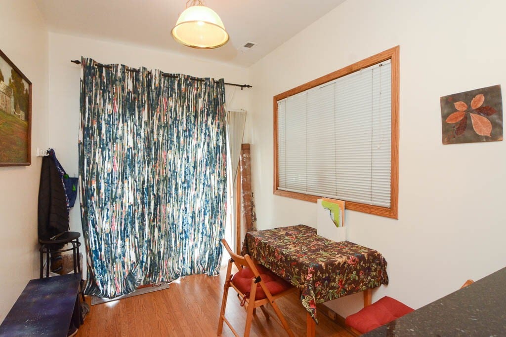 Building Photo - 3713 N Janssen Ave