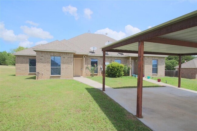 Primary Photo - 128 Lindas Creek Ln
