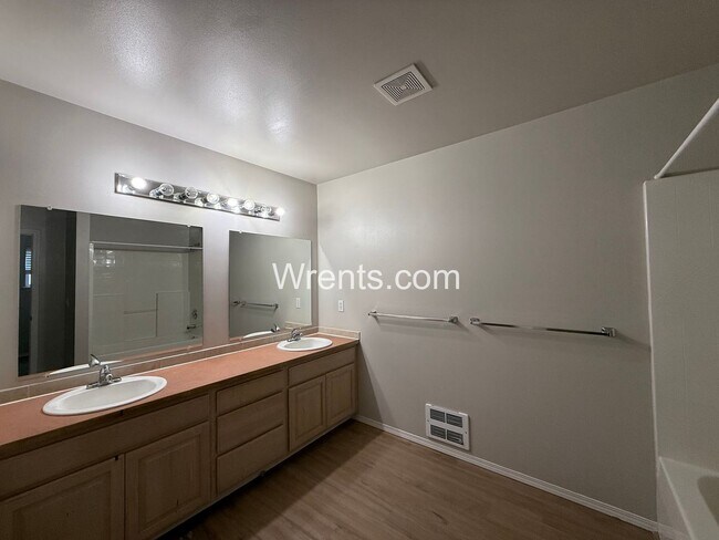 Building Photo - 1008-1010 E. Ermina