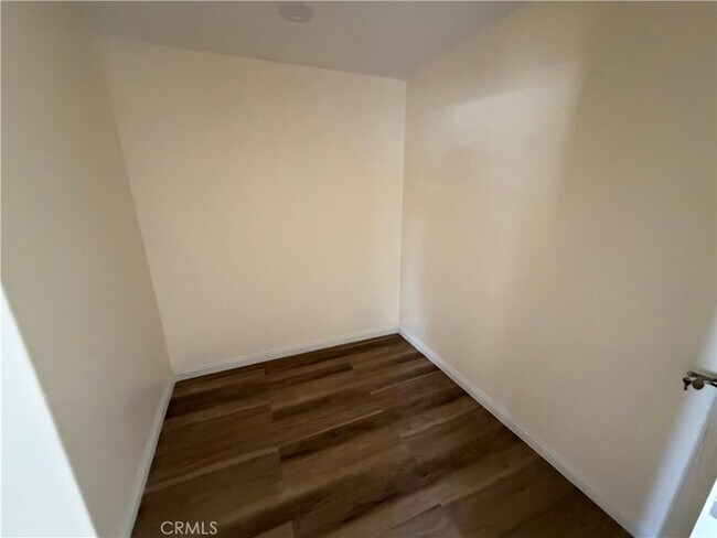 Building Photo - 3234 Vineland Ave