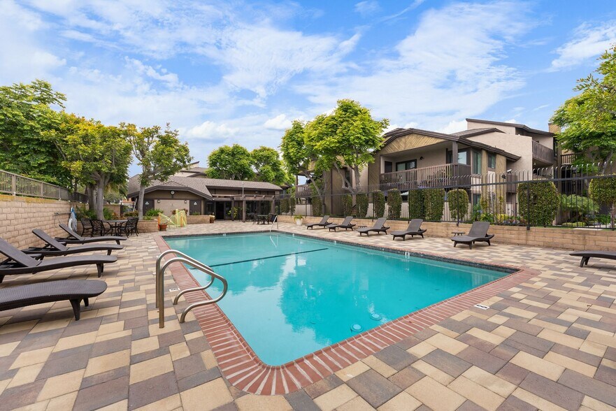 Building Photo - Beachpoint Apartments