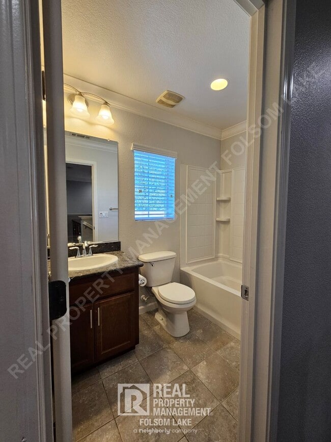 Building Photo - 104 Rodin Ln