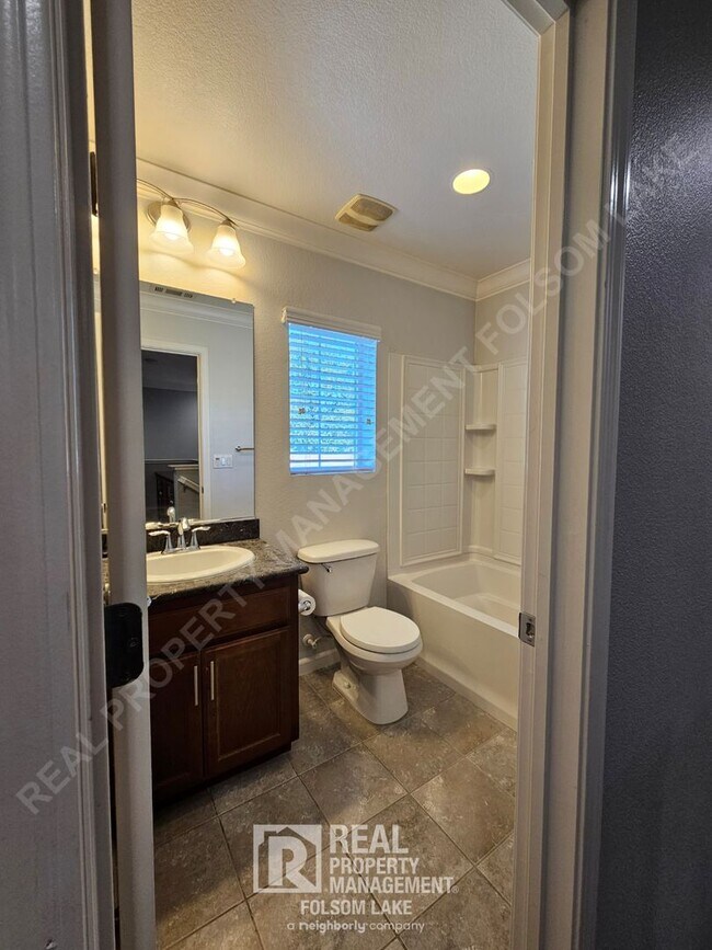Building Photo - 3 Bed 2.5 Bath | Large Private Patio | Rivage in the Parkway