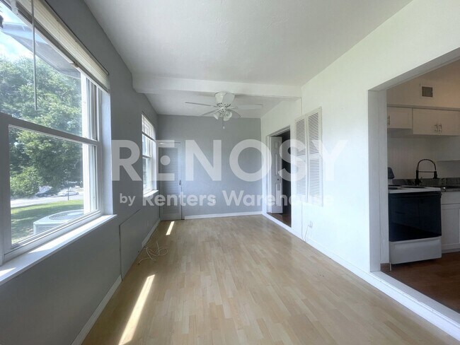 Building Photo - 2433 Brazilia Dr