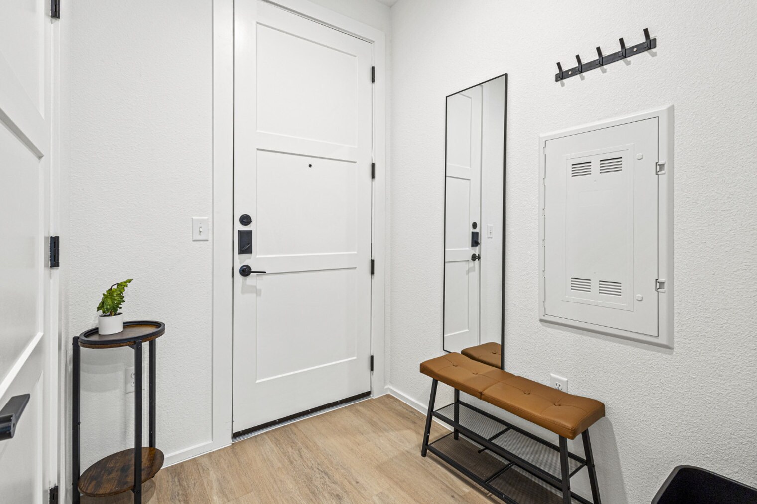 Building Photo - 596 W 9th St