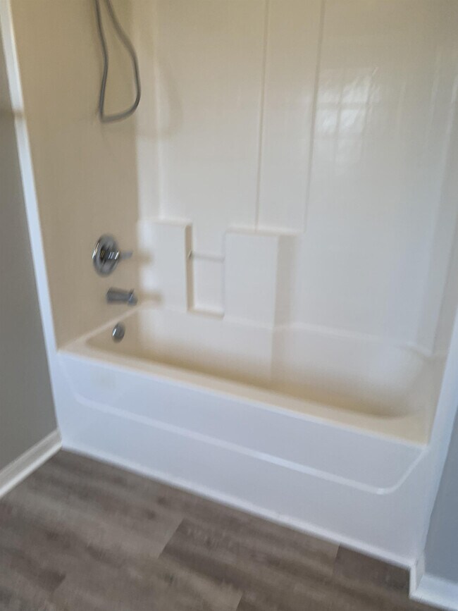 Building Photo - 4311 NE 23rd Pl