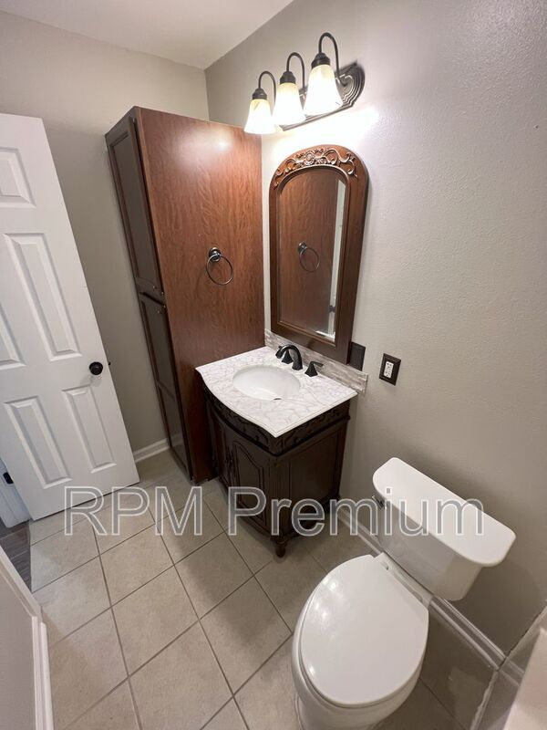 Building Photo - 522 Fawn Lake Dr