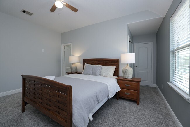 Building Photo - 19 Canterborough Pl