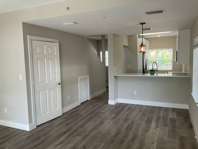 Building Photo - 3355 N Key Dr