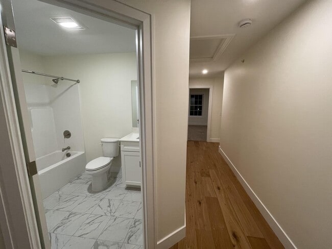 Building Photo - 15 Suffolk Rd