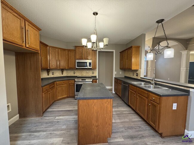 Building Photo - 106 Daventry Ln