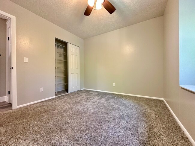 Building Photo - 45 River Cir Dr