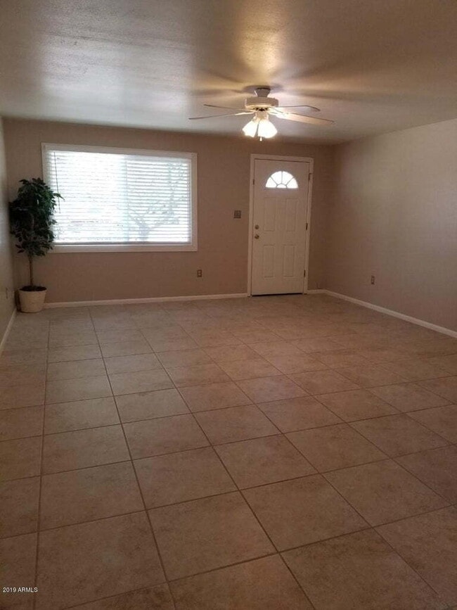 Building Photo - Bright and Airy PV Home