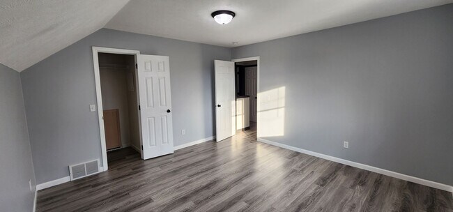 Building Photo - Beautiful 3 Bed, 2 Bath Home w/ Office in ...