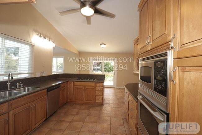 Building Photo - 3 bedroom 2.5 bathroom home in Ramona Coun...