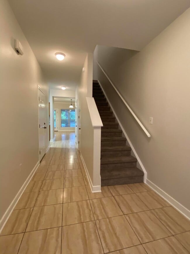 Building Photo - 417 Twin Lakes Ln