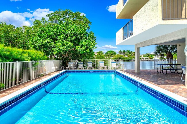 Building Photo - 3581 S Ocean Blvd