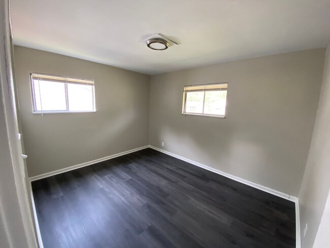 Building Photo - 10648 Spring Garden Dr