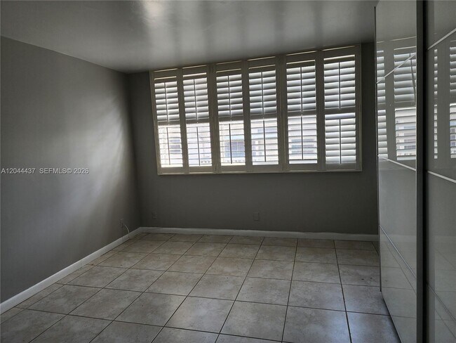 Building Photo - 3161 S Ocean Dr
