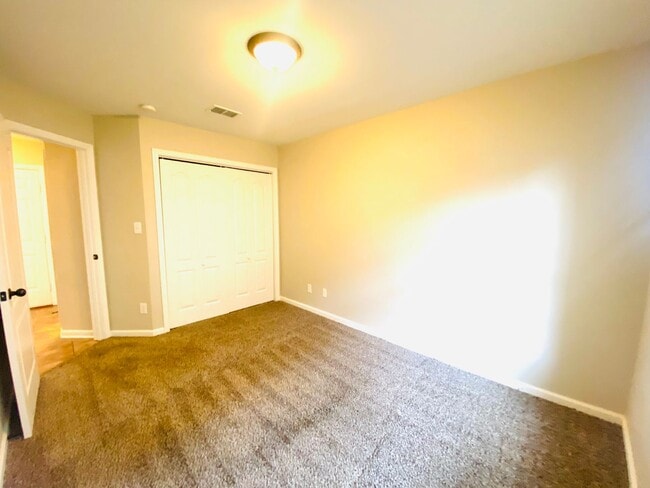 Building Photo - 1728 Thistlewood Dr