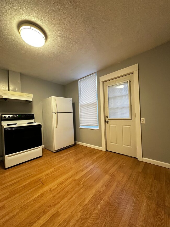 Building Photo - One Bedroom | One Bath The Dalles