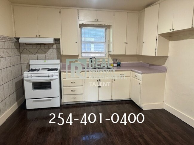 Building Photo - DEAL ALERT! Charming Vintage 3-bedroom, 1-...